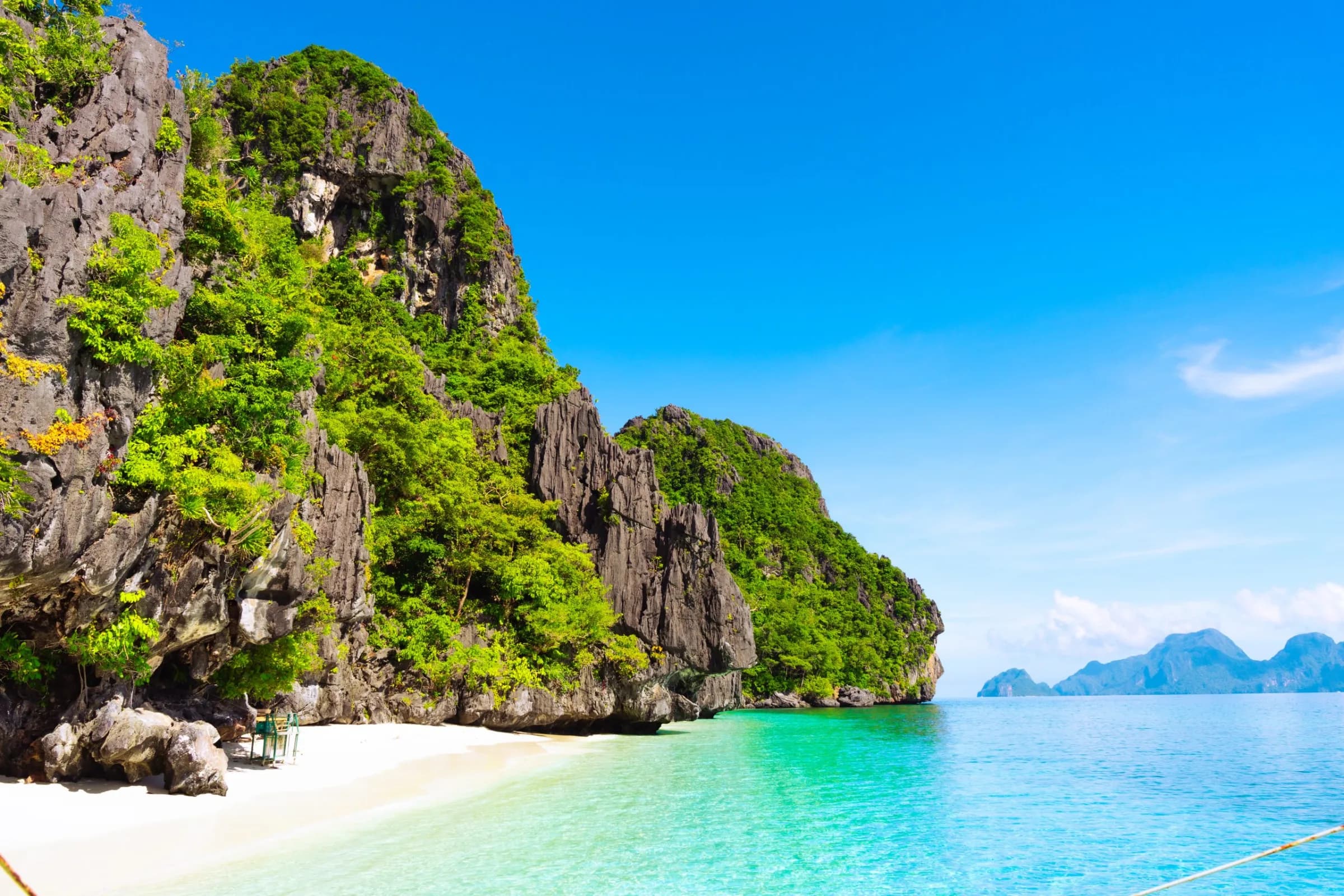 Turquoise waters, limestone cliffs and tropical islands of El Nido, Palawan, Philippines